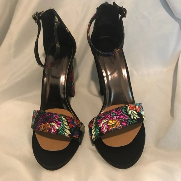 Heels - Picture 2 of 5